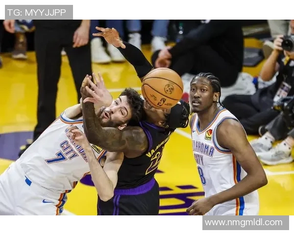 12年NBA季后赛雷霆与湖人第五场激战回顾与精彩瞬间解析