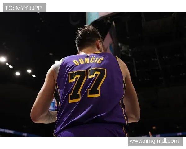 湖人主场迎战独行侠双方争夺季后赛席位的关键对决